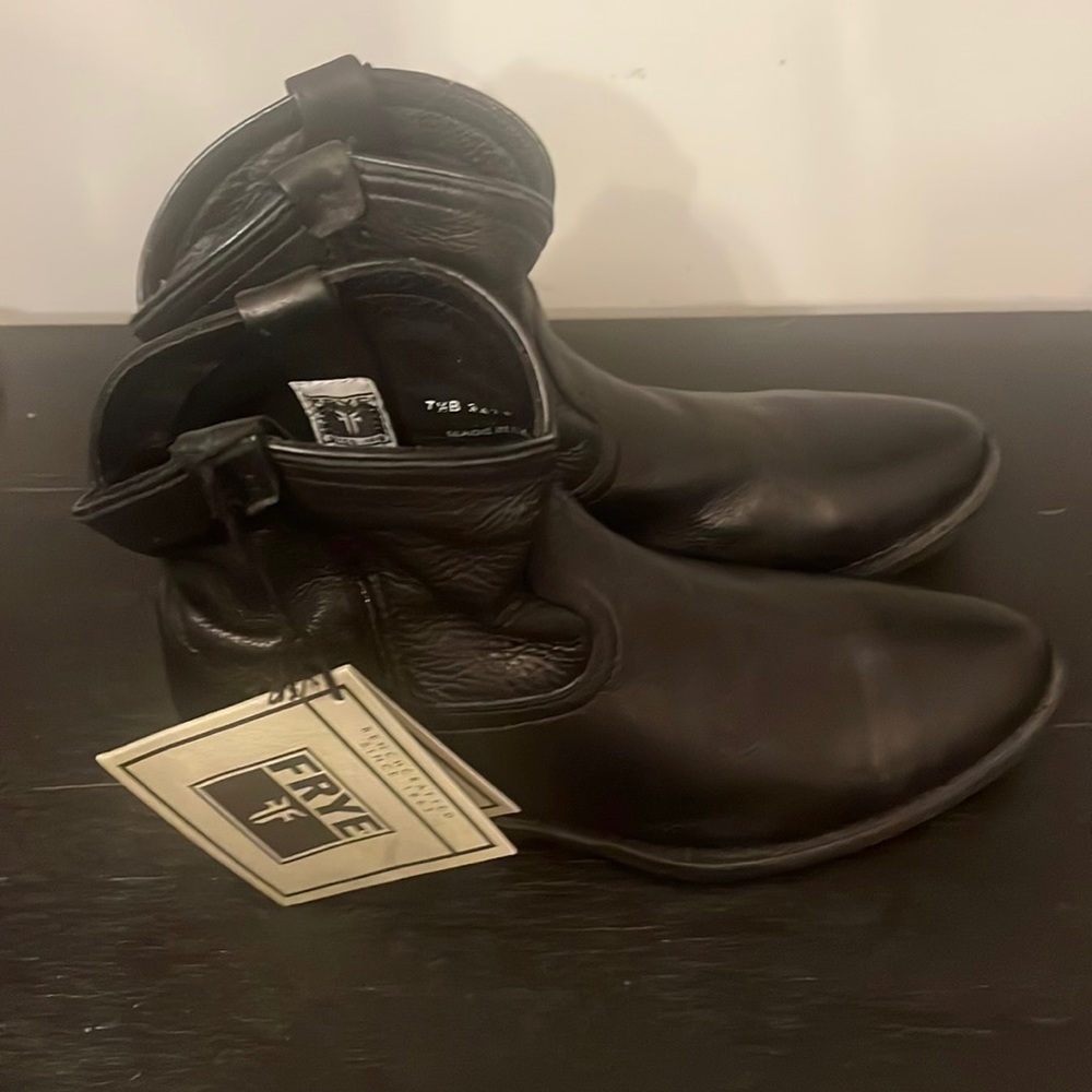 Brand new women’s Frye boots